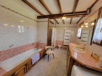Beautiful 4-Bedroom House with Outbuildings and Lovely Garden