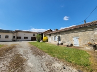 Beautiful 4-Bedroom House with Outbuildings and Lovely Garden