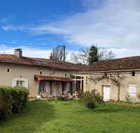 Very pretty stone house with 180m² barn