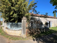 Grand Maison Avec 4 Chambres Et Dépendances A Côté de Ruffec