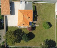 Beau Pavillon sur Sous-sol Dans le Centre d'Aigre Avec Grand Jardin. En Parfait Etat