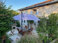 Charmante Maison en Pierre Rénovée dans un Cadre Champêtre et Paisible