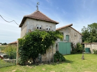 Gorgeous Farmhouse With Beautiful Living Space And Walled Garden