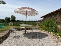 Gorgeous Farmhouse With Beautiful Living Space And Walled Garden