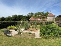 Gorgeous Farmhouse With Beautiful Living Space And Walled Garden