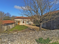 Belle Maison en Pierres 3 Chambres avec Jardin Clos et Dépendances