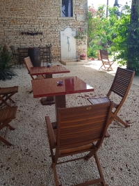 Large 18th Century House with 7 Bedrooms and Swimming Pool, Near Brux And Used For Airbnb