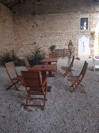 Large 18th Century House with 7 Bedrooms and Swimming Pool, Near Brux And Used For Airbnb