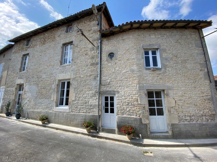 Belle Maison De Ville en Pierre Avec Jardin