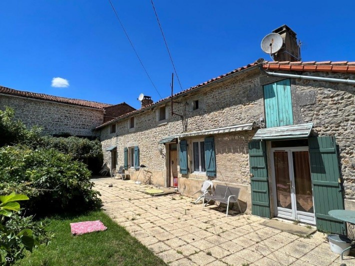 Belle Maison Ancienne avec Grand Jardin au Calme