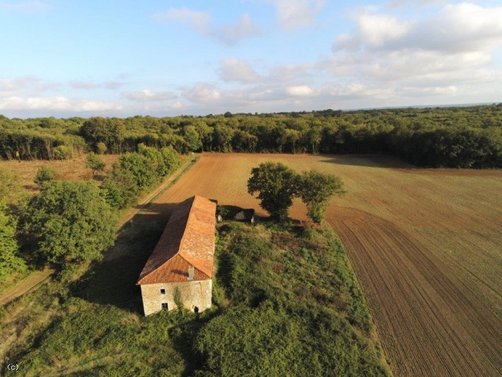 SANS VOISINAGE PROCHE - Belle Maison à Rénover Avec Grange  attenante Au Milieu de la Campagne
