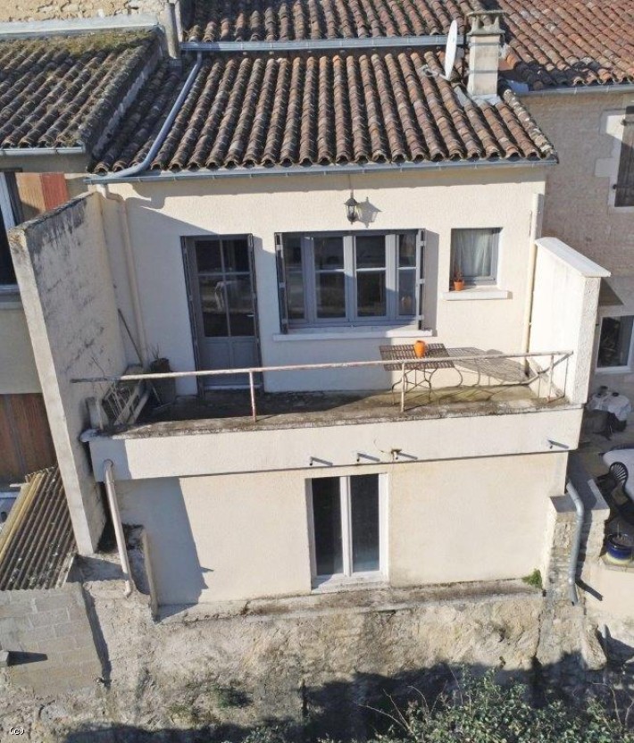 Maison avec Terrasse sur la Rivière à Verteuil sur Charente