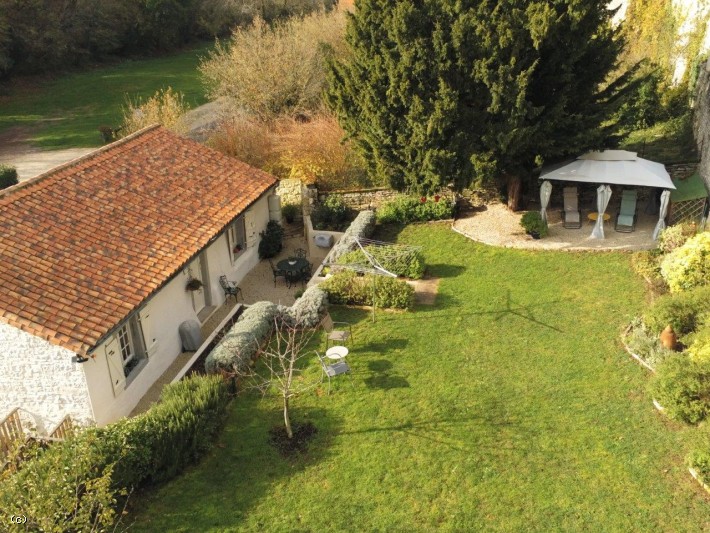 A Ne Pas Rater. Superbe Maison Rénovée Dans Le Magnifique Village de Verteuil-Sur-Charente