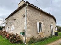 Belle Maison en Pierre avec Grand Jardin et Beaux Potentiels