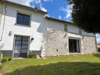 Jolie Maison 2 Chambres et Jardin Clos Et Belles Vues. Près de Civray