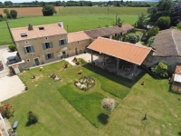 Gorgeous Farmhouse With Beautiful Living Space And Walled Garden