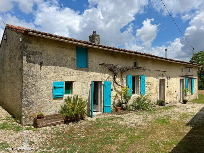 Lovely 2 Bedroom House with Enclosed Grounds