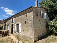 Belle Maison Ancienne avec Grand Terrain et Nombreuses Dépendances