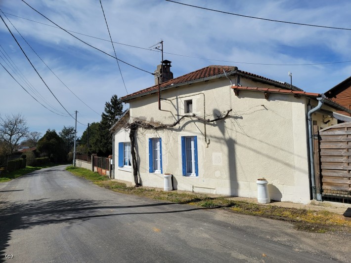 Jolie Maison Ancienne De Plain-Pied avec Cour