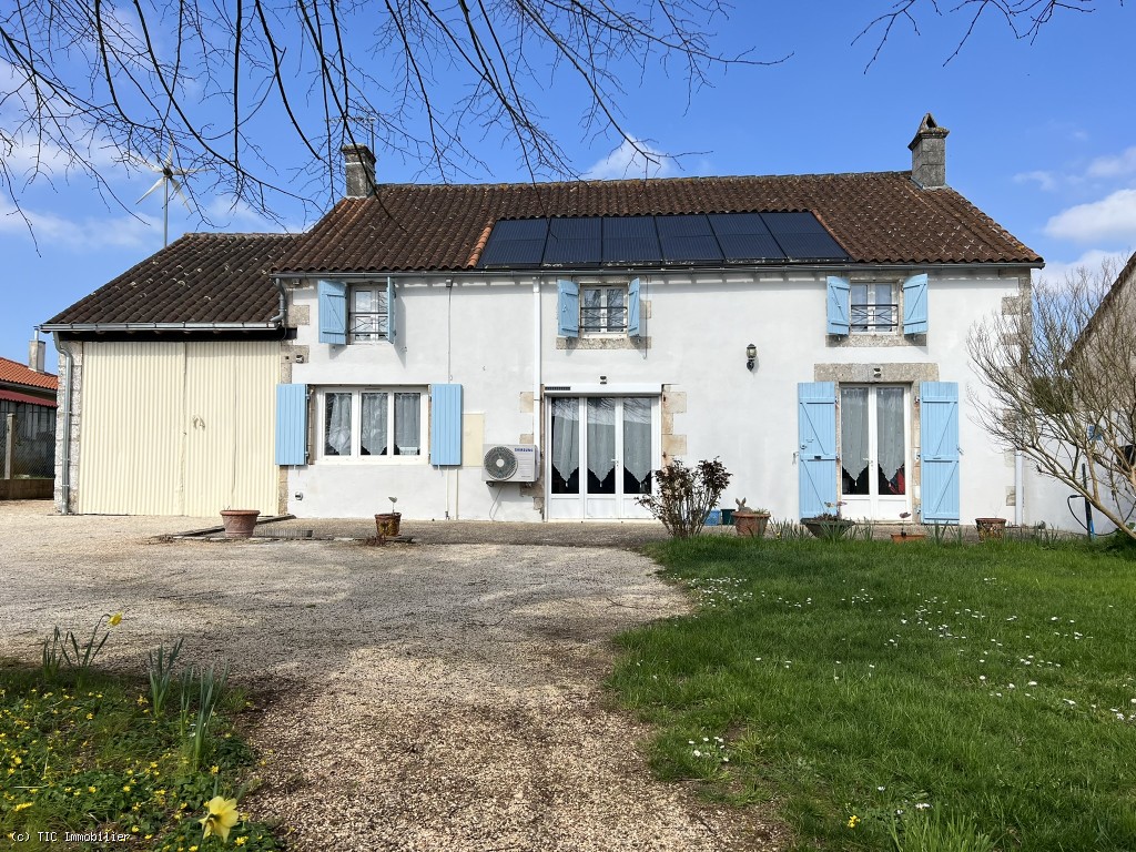 6 Bedroom Village House With Barn Close To Ruffec
