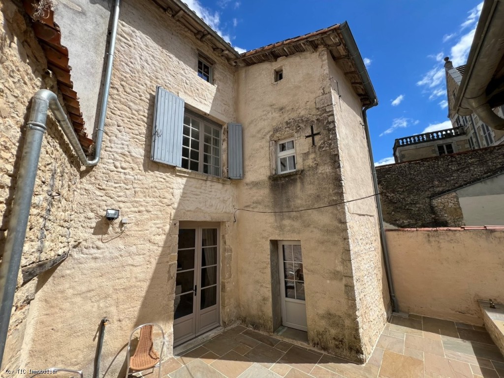Maison de Village du 15ème à Verteuil-Sur-Charente Avec Belle Vue du Château
