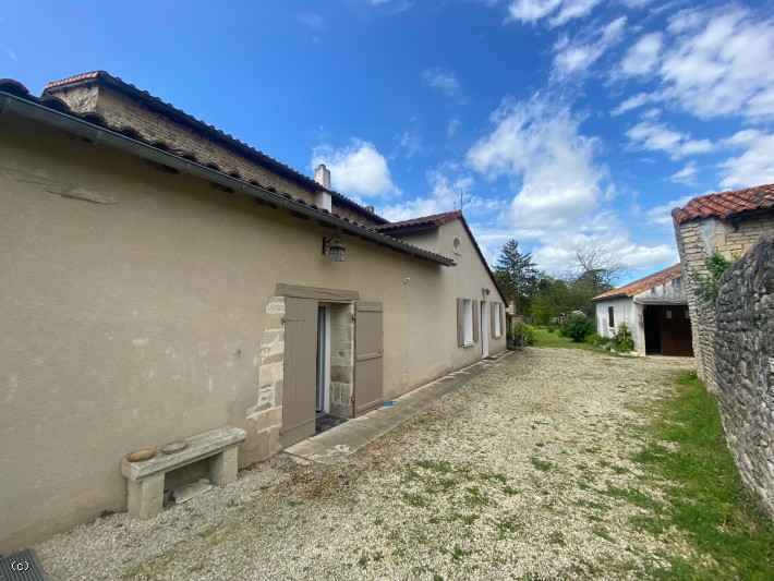 Belle maison au coeur du village avec trois chambres et appartement indépendant