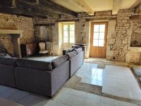 Maison En Pierre Entre Villefagnan Et Sauzé Vaussais : Gros Potentiel