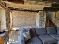Maison En Pierre Entre Villefagnan Et Sauzé Vaussais : Gros Potentiel