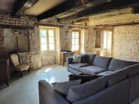 Maison En Pierre Entre Villefagnan Et Sauzé Vaussais : Gros Potentiel