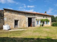 Maison En Pierre Entre Villefagnan Et Sauzé Vaussais : Gros Potentiel