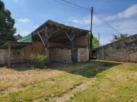Maison En Pierre Entre Villefagnan Et Sauzé Vaussais : Gros Potentiel