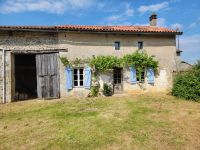 Maison En Pierre Entre Villefagnan Et Sauzé Vaussais : Gros Potentiel