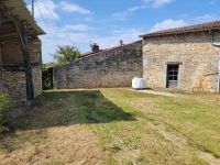 Maison En Pierre Entre Villefagnan Et Sauzé Vaussais : Gros Potentiel