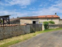 Maison En Pierre Entre Villefagnan Et Sauzé Vaussais : Gros Potentiel