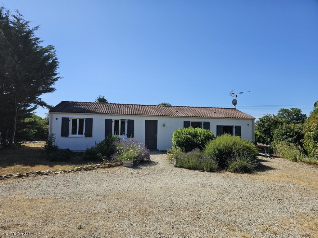 Lovely Bungalow on a Large Plot of Land with No Overlooking Neighbours