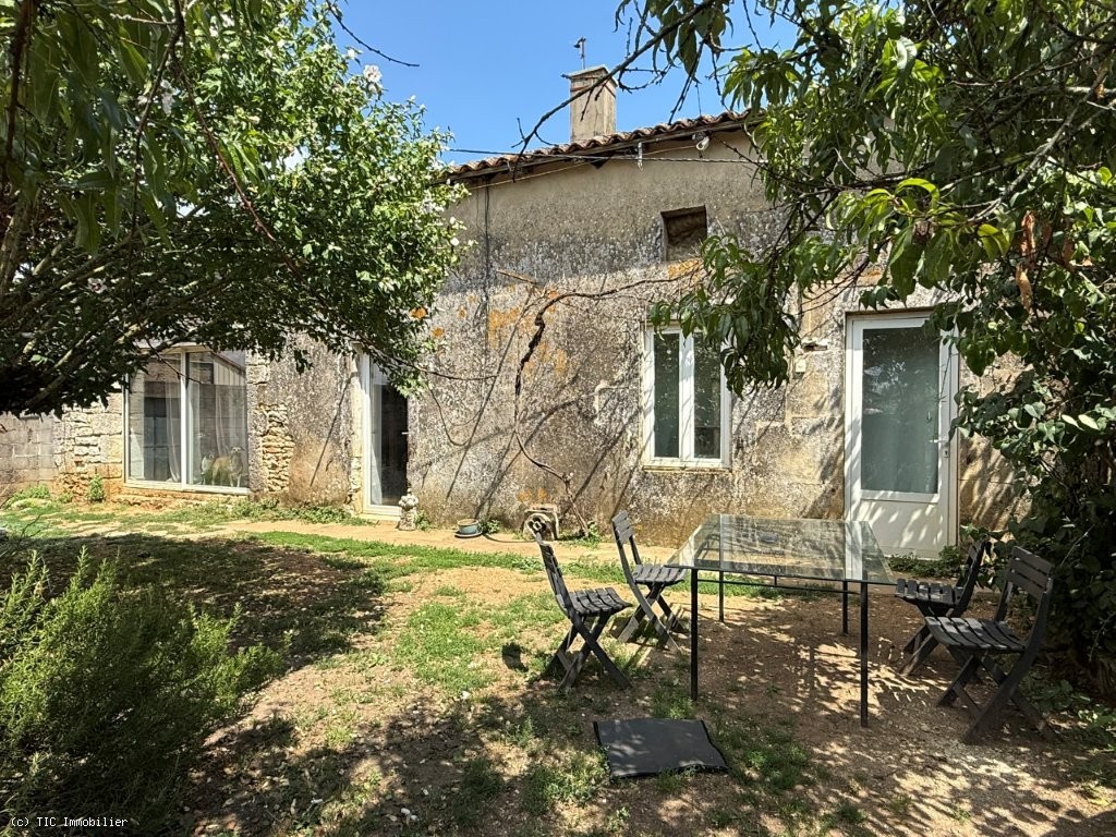 Maison de Champagne A Proximité de Nanteuil-En-Vallée