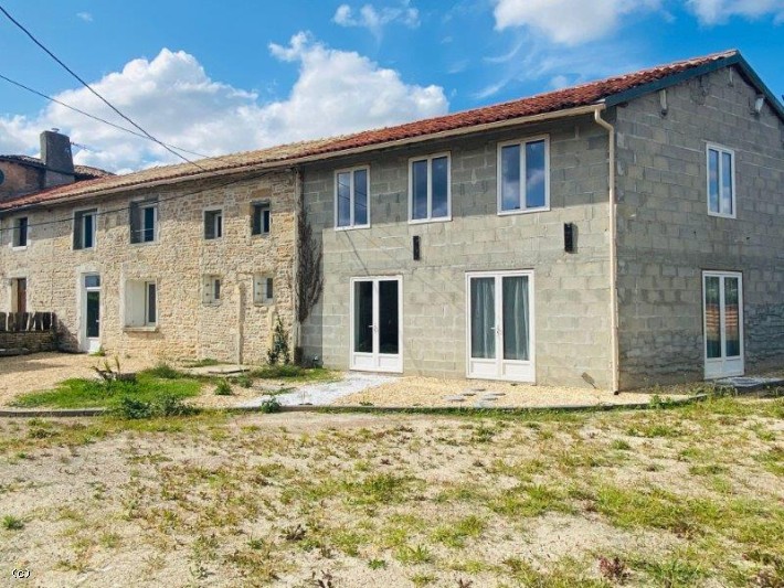 Grande Maison de Famille avec Terrain à Finir