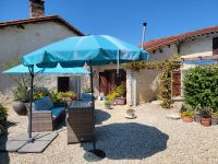 Très Belle Maison Ancienne de 4 Chambres dans un Hameau Calme