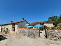 Très Belle Maison Ancienne de 4 Chambres dans un Hameau Calme