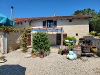 Très Belle Maison Ancienne de 4 Chambres dans un Hameau Calme