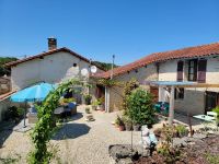 Très Belle Maison Ancienne de 4 Chambres dans un Hameau Calme