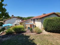 Très Belle Maison Ancienne de 4 Chambres dans un Hameau Calme