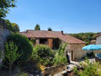 Très Belle Maison Ancienne de 4 Chambres dans un Hameau Calme