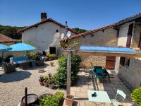 Très Belle Maison Ancienne de 4 Chambres dans un Hameau Calme