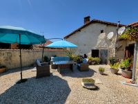 Très Belle Maison Ancienne de 4 Chambres dans un Hameau Calme