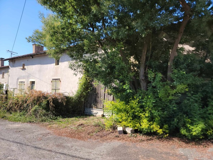 Maison à Rénover avec Dépendance Attenante