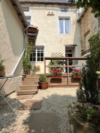 Belle Maison de 4 Chambres dans le Pittoresque Village de Nanteuil-en-Vallée