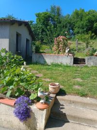 Jolie Maison de Ville Rénovée avec Beau Jardin et Belles Vues