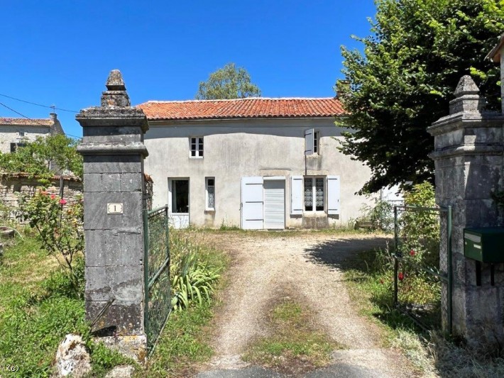 Jolie Maison Ancienne Avec Dépendances Dans Une Impasse