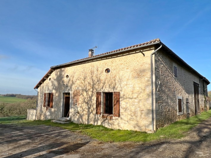 Belle Maison Ancienne Avec Dépendances Et De Belles Vues